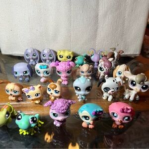 Lot of 23 Littlest Pet Shops authentic